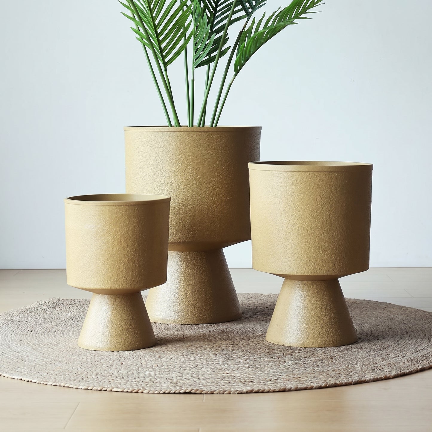 Pedestal planter