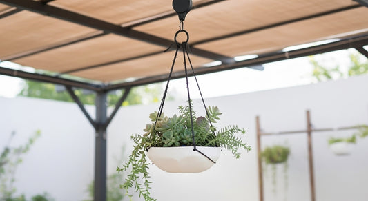 Retractable hanging pot holder
