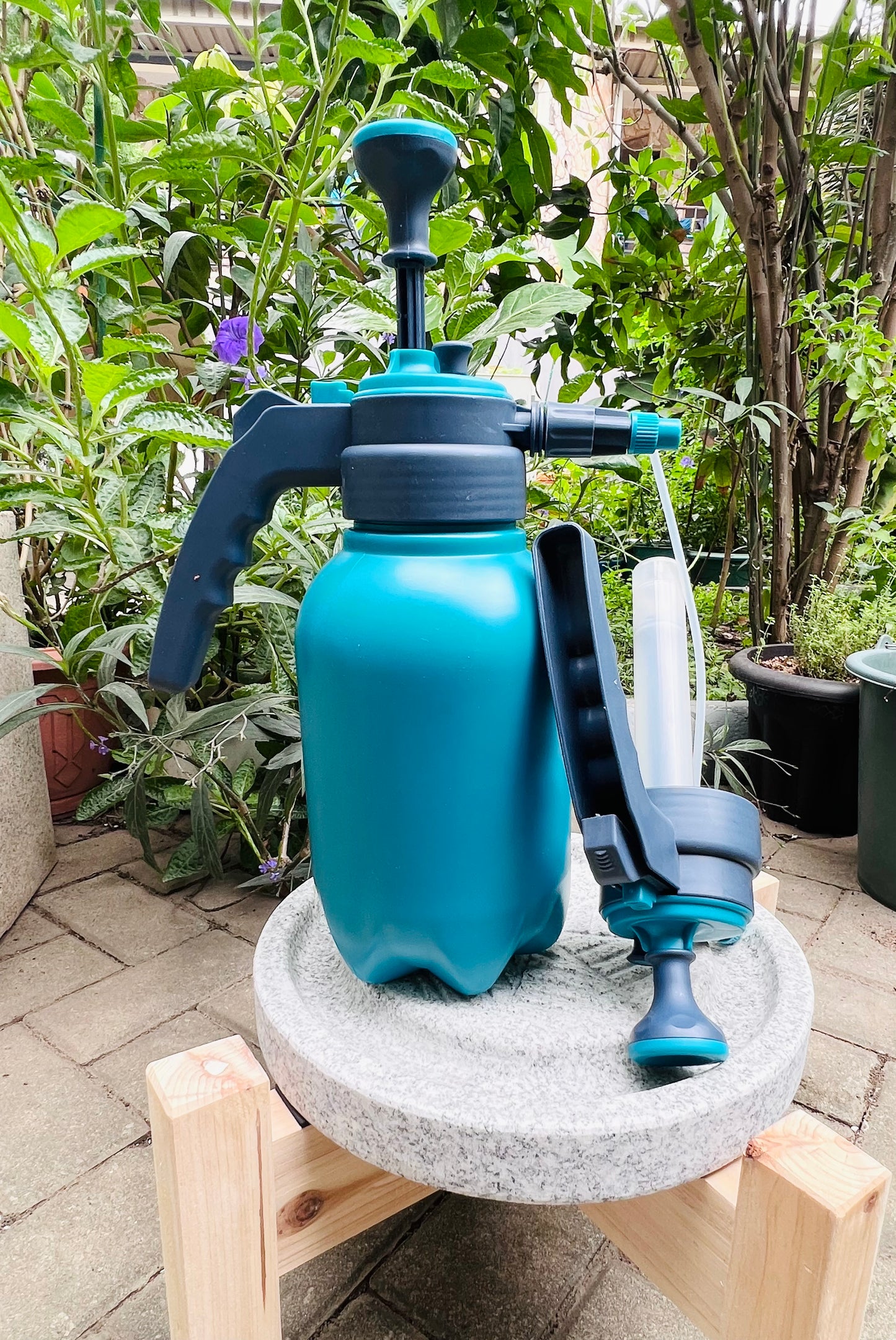 Pressure Sprayer 2L with replacement sprayer head