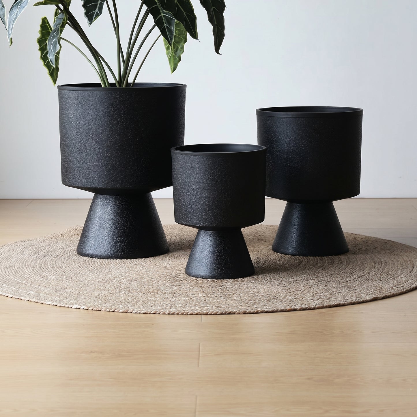 Pedestal planter